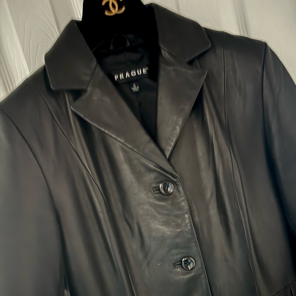 PRAGUE Women's Black Leather Jacket - Picture 4 of 10